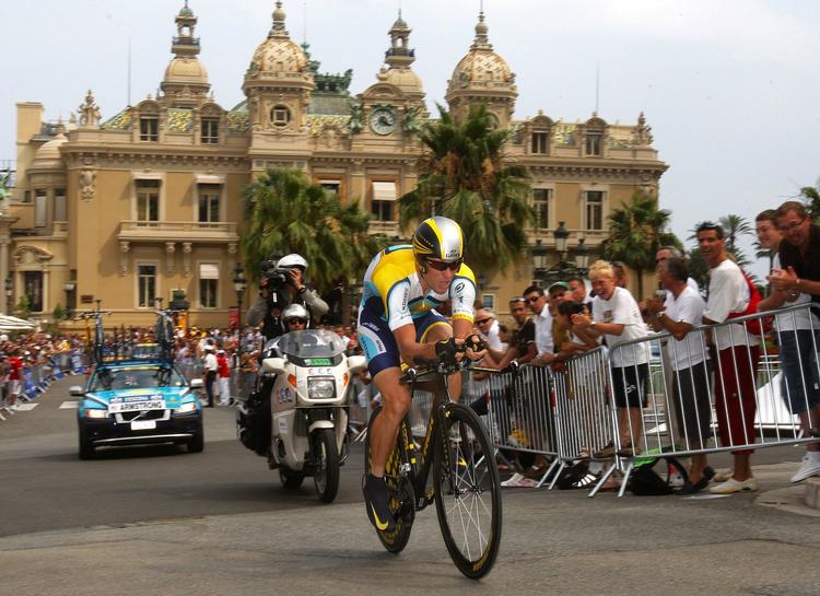 Da Lance Armstrong som den 18. kørte over målstregen førte han, men han var ikke tilfreds med sin enkeltstart. 