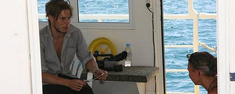 Den 23-årige Adam Qvist om bord på nødhjælpsskibet 'Spirit of Humanity' i går få timer før israelerne tog ham og 20 andre til fange. 