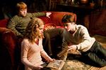 Rupert Grint, der her sidder i sofaen bag ved Emma Watson og Daniel Radcliffe er ramt af en mild form for sygdommen. 