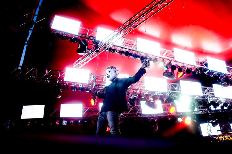 Slipknot har forandret sig musikalsk og vundet nyt terræn, men maskerne gemmer det ni mand store band fra Iowa sig stadig bag. 