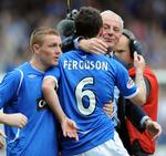 Rangers-stjernen, Barry Ferguson, er en af de spillere, som manageren for den skotske topklub, Walter Smith (th) nu vil sætte til salg. Arkivfoto. 