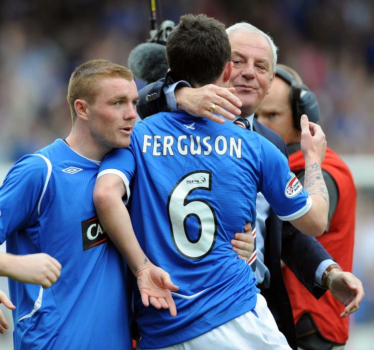 Rangers-stjernen, Barry Ferguson, er en af de spillere, som manageren for den skotske topklub, Walter Smith (th) nu vil sætte til salg. Arkivfoto. 
