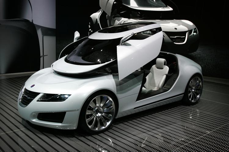 Måske er det biler af denne type, som Saab skal satse påi fremtiden. Denne prototype, Aero X, har i flere år turneret rundt på de store biludstillinger. 