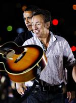 Bruce Springsteen, der her er fotograferet med daværende præsidentkandidat Barack Obama ved et valgmøde i Ohio i november sidste år, er en varm tilhænger af USA’s præsident. Foto: David Guttenfelder 