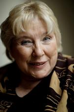 Fay Weldon  77 år. 
