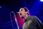 Oasis fik to hjerter af anmelder Erik Jensen og er dermed en af de dårligste anmeldte koncerter fra Politikens side på årets Roskilde Festival. 