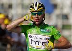 Mark Cavendish var suveræn i spurten på 3. etape af Tour de France og havde tid til denne gimmick, da han passerede målstregen. 