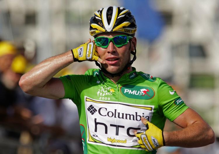 Mark Cavendish var suveræn i spurten på 3. etape af Tour de France og havde tid til denne gimmick, da han passerede målstregen. 