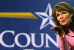Sarah Palin har selv givet flere forklaringer på, hvorfor hun træder af som guvernør. Men ingen af dem giver mening, siger hendes partifæller. 