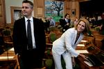 Helle Thorning-Schmidt vil kun møde journalister, hvis de garanterer, at de ikke vil spørge ind til den interne splid i Socialdemokraterne. 