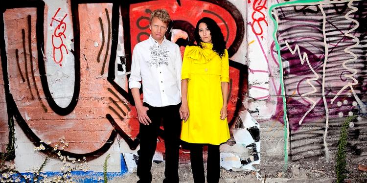 Offpiste. Trine-Lise Væring og Fredrik Lundin valgte selv at blive fotograferet på Islands Brygge, hvor byen bliver  til Klondyke.  Foto: Per Folkver 