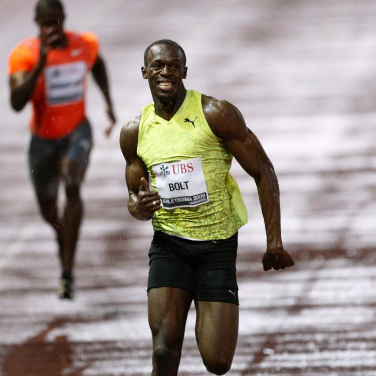 Under lidt besværlige og våde forhold i Lausanne viste Usain Bolt igen, at han i år formentlig bliver lige så hurtig som ved OL sidste år. 