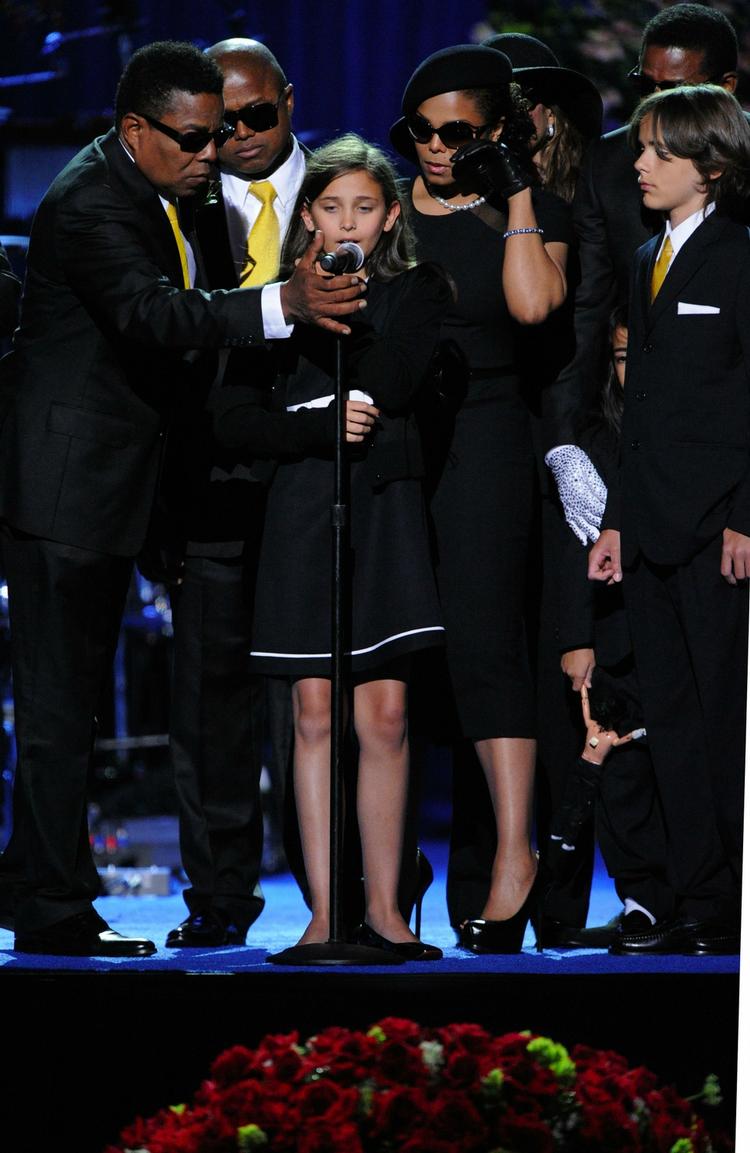Michael Jacksons datter Paris Jackson holder en kort tale om sin afdøde far. 