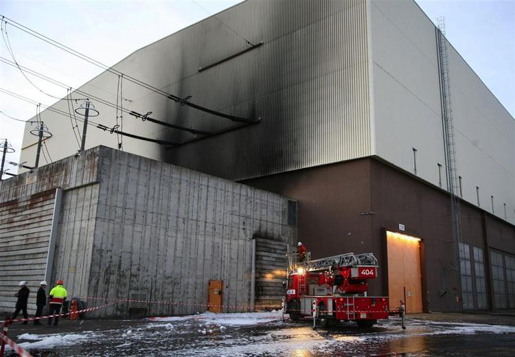 Brandbilerne var hurtigt fremme ved atomkraftværket i Ringhals, men værkets eget sprinkleranlæg fik selv slukket ilden. 