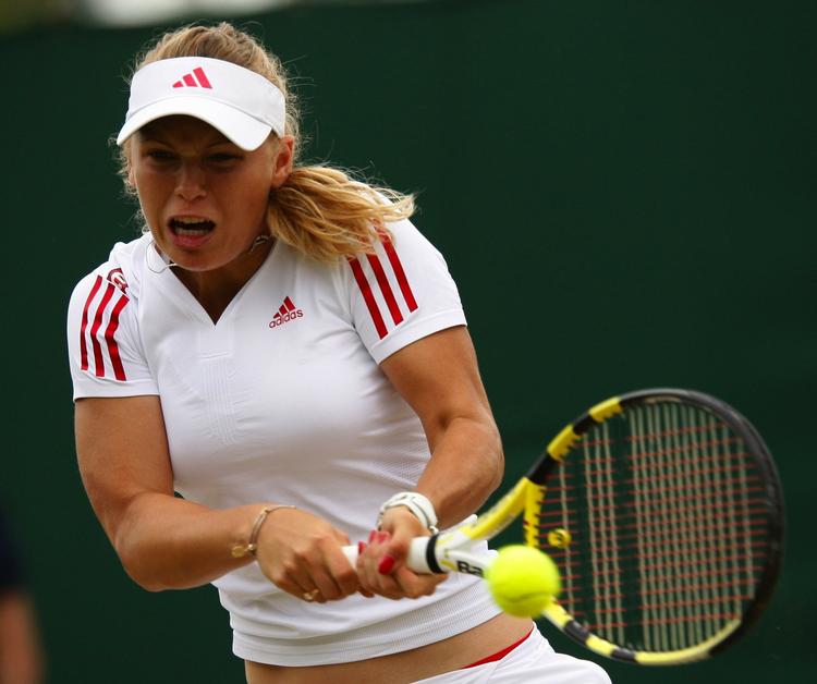 Caroline Wozniacki er videre til kvartfinalen i Båstad-turneringen i Sverige, hvor hun skal møde den russiske 'tennis-babe' Maria Kirilenko. Arkivfoto. 