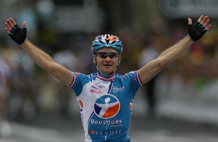 Franske Thomas Voeckler vandt til publikums store tilfredshed femte etape af Tour de France efter et klogt kørt løb. 