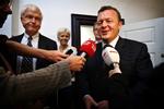 Lars Løkke Rasmussen har været vant til mikrofoner omkring sig, men fremover vil der tilsyneladende blive længere imellem dem. Arkivfoto. 