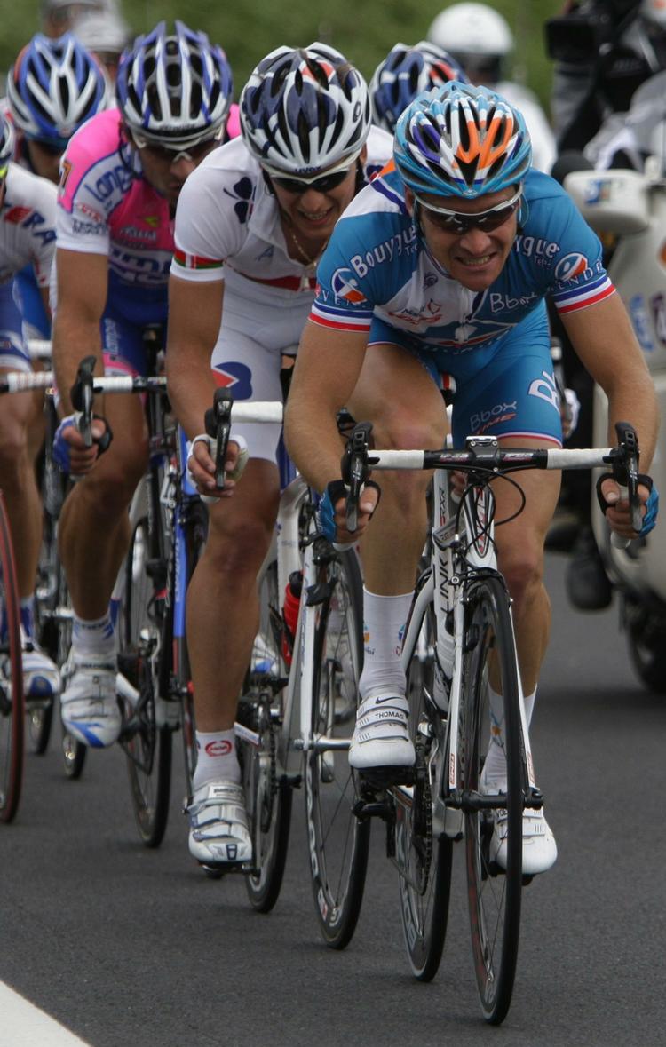 Thomas Voeckler fører an blandt de seks udbrydere, der stak af fra feltet kort tid efter starten på dagens etape. 