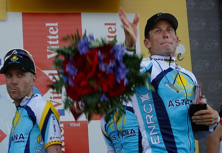 To kaptajner kan også styre et cykelhold, mener Lance Armstrong, th.. Tv. ses Levi Leipheimer. 