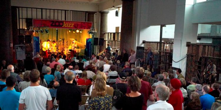 Nye beboere. Elefanterne er flyttet - og jazzfolket har taget over. Foto: Lars Hansen. 