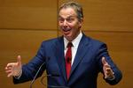 Det var Storbritanniens tidligere premierminister, Tony Blair, der uddelte prisen til Anders Levinsen. Arkivfoto. 