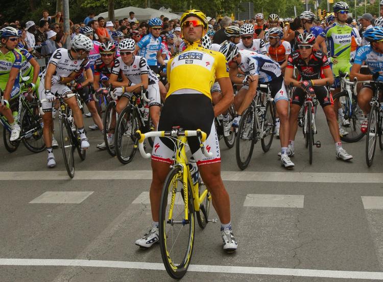 Fabian Cancellara strækker ud kort før start på dagens etape. 