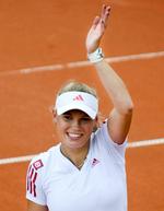 Caroline Wozniacki har spillet ujævnt under Swedish Open, men er alligevel i finalen, der afgøres lørdag. 