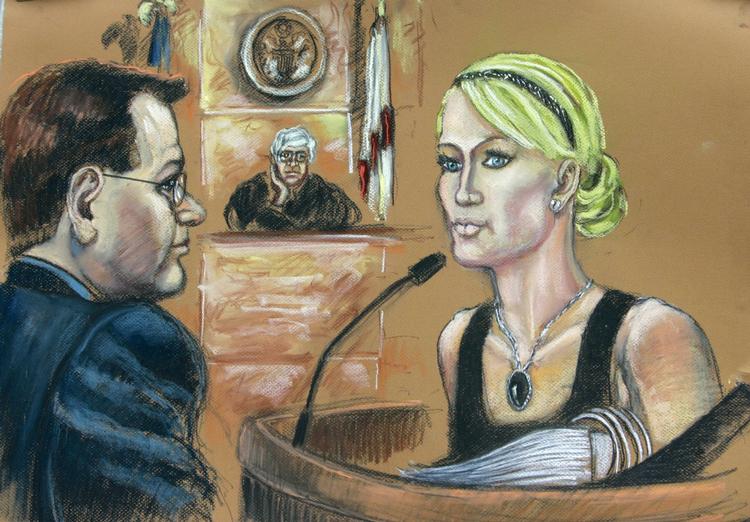 Paris Hilton blev afhørt fire timer i gårsdagens retsmøde af advokater og dommer er Federico Moreno. 