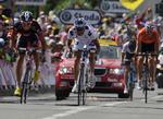 Spanske Luis Leon Sanchez (tv) vinder dagens etape foran franske Sandy Casar. 