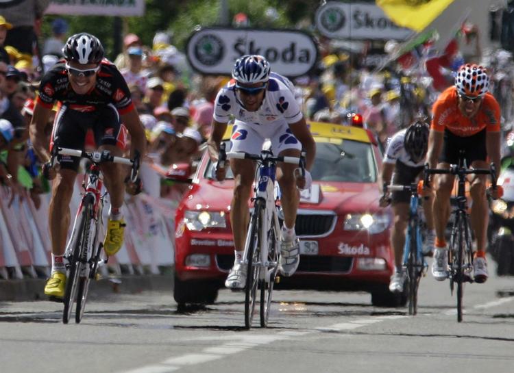 Spanske Luis Leon Sanchez (tv) vinder dagens etape foran franske Sandy Casar. 