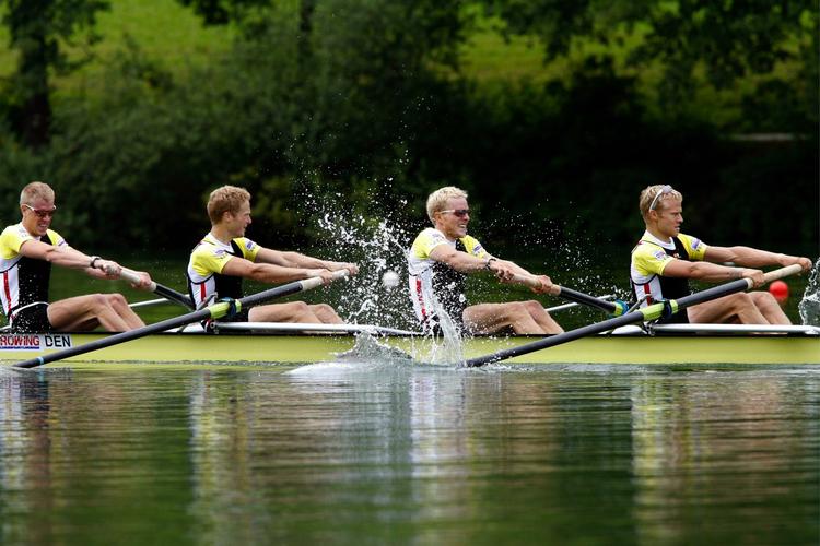 Den danske letvægtsfirer med Morten Jørgensen (th.), Kasper Winther, Jens Wilhelmsen og Christian Pedersen på vej mod sejren i Luzern. 
