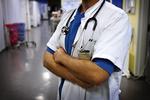 Mange vil gerne være læge. På Aarhus Universitet er tilmeldingen til medicinstudiet steget med 100 procent. 