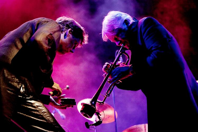 Gert Sørensen (tv) og Palle Mikkelborg (th) ved koncerten lørdag den 11. juni på Det Kgl. Teater. 