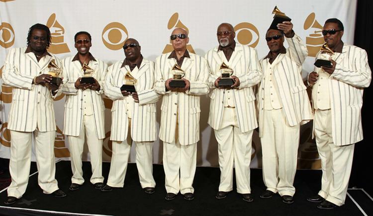 The Blind Boys of Alabama ved Grammy Awards Los Angeles i februar. De aldrende drenges koncert ved Copenhagen Jazz Festival var stereotypt amerikansk som et selvsyngende juletræ af plastik. 