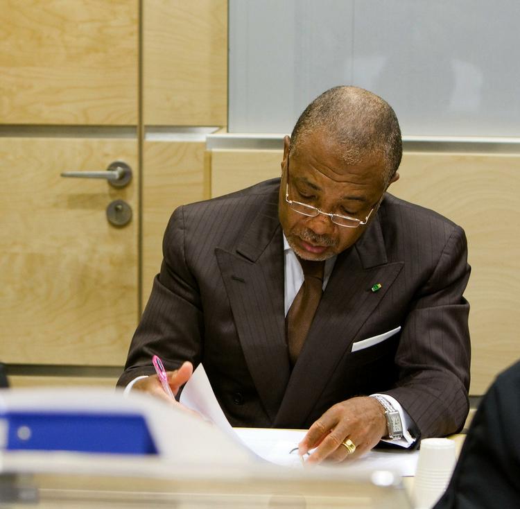 Charles Taylor afviser alle anklager i Haag . 
