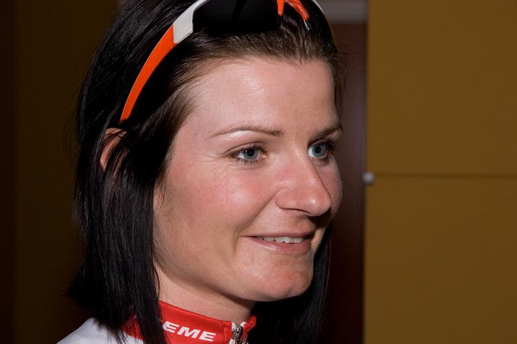 Jette Fuglsang omtales som et meget positivt menneske, der var som en mor for de andre piger på cykelholdet. 