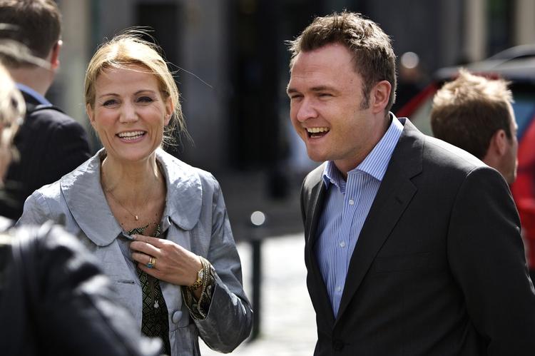 I slutspurten til EP-valget på søndag får Helle Thorning-Schmidt gode nyheder fra svigerfamilien. 