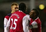 I januar 2008 måtte holdkammerater gå i mellem, da Nicklas Bendtner og Emmanuel Adebayor havnede i klammeri undervejs i Arsenals 5-1-nederlag til Tottenham. Arkivfoto. 
