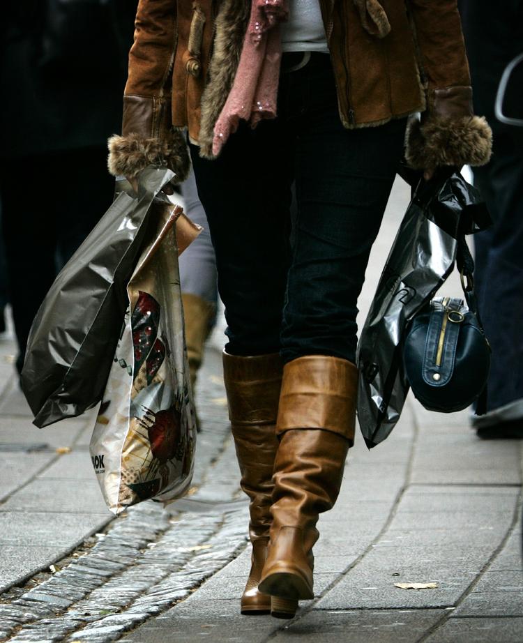 Flere butikskæder melder om overraskende store stigninger i deres omsætning denne sommer sammenlignet med sidste sommer. 