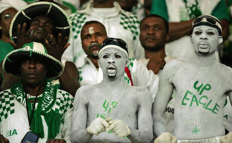 Nigerianske fodboldfans har sammen med medier beskyldt spillere på Nigerias U17-landshold for at være ældre, end de må være. (Arkiv) 