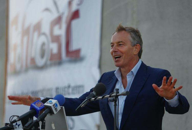 Tony Blair vil hverken be- eller afkræfte noget som helst om sin interesse i at blive EU's første præsident. 