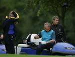 Under Ryder Cup mistede Sandy Lyle kasketten, men nu er det andre stormvinde, der er kommet mellem ham og Colin Montgomerie (th.). Arkivfoto. 