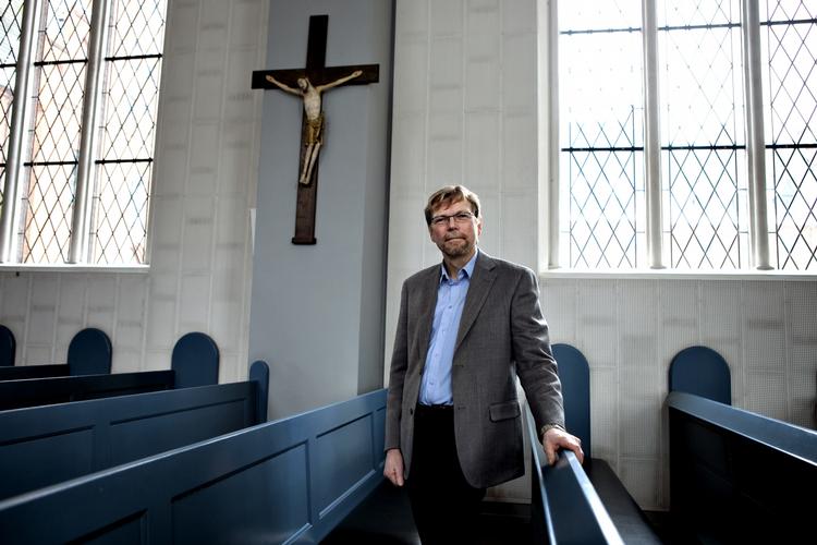 Kaj Bollmann har tabt valget om posten som biskop i København.  Han mener, at vinderen, Peter Skov-Jakobsen, vil stå for en mere tavs linje. 