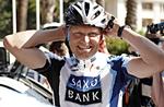 Bjarne Riis havde det store smil fremme, da Nicki Sørensen kørte alene over målstregen. Arkivfoto. 