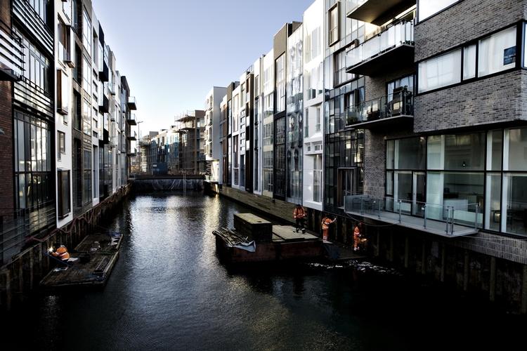 Det er disse eksklusive lejligheder i Sluseholmen i København, der har vandproblemer, når det regner kraftigt. 
