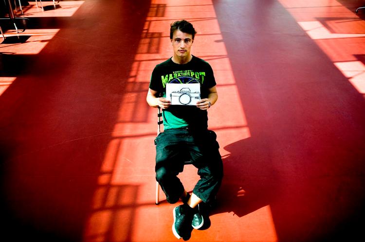 Daniel Feddersen må se langt efter det digitalkamera, som han for 3.800 kroner købte af en af nettets mange kræmmerlus. Foto: Tobias Selnæs Markussen 