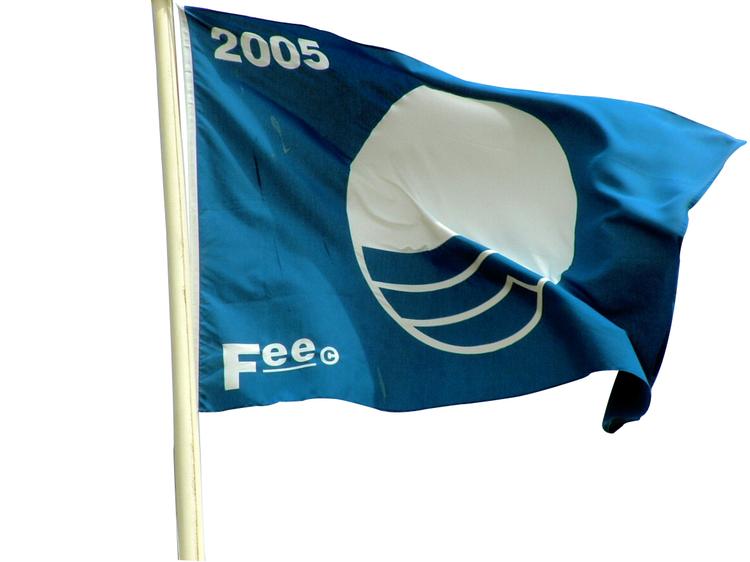 Blåt flag er tegn på at forholdene på badestranden er i orden. 
