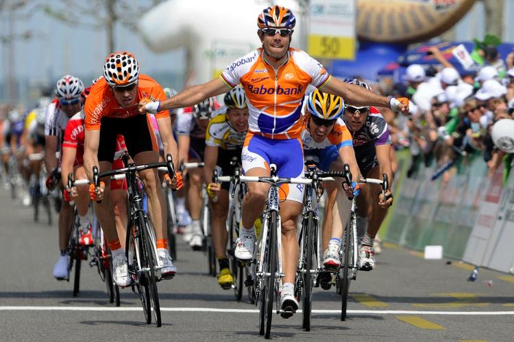 cykkelrytteren Oscar Freire fra Spanien blev i dag ramt af skud fra et luftgevær. Arkivfoto. 