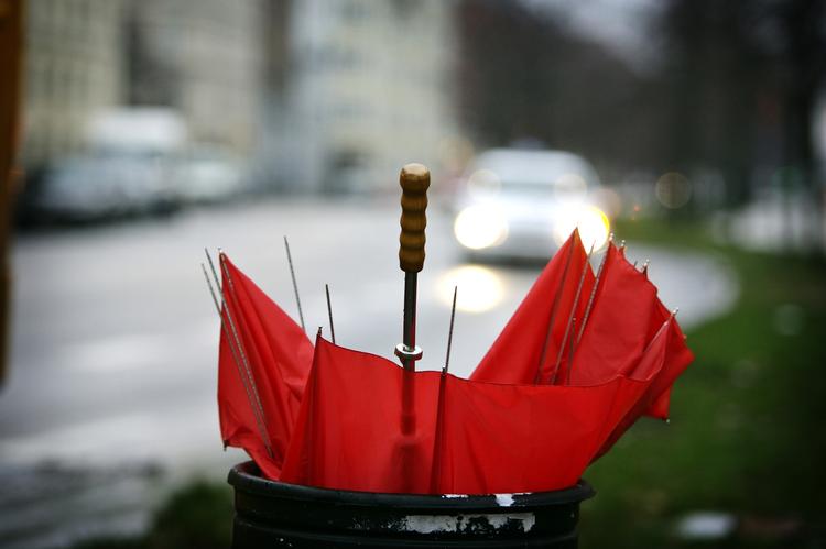 Regnen ramte bornholmerne kraftigt i nat, og i dag går det formentlig ud over sjællænderne, fynboerne og jyderne. 