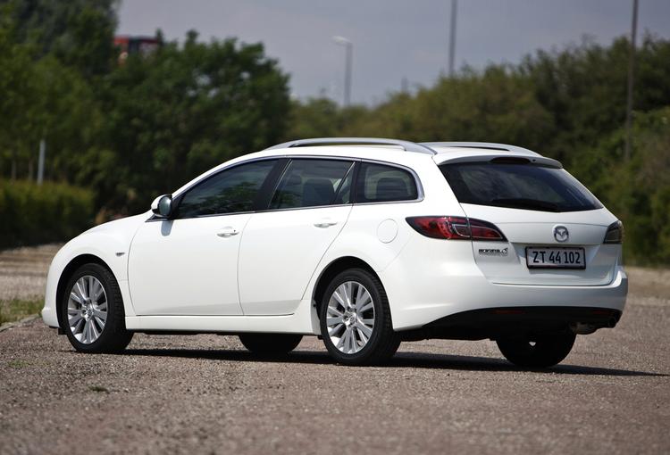 Mazda 6 som stationcar er en fin langtursbil. Dieselmotoren har i hvert fald kræfter nok, men støjen på visse typer motorvej kan blive et problem. 